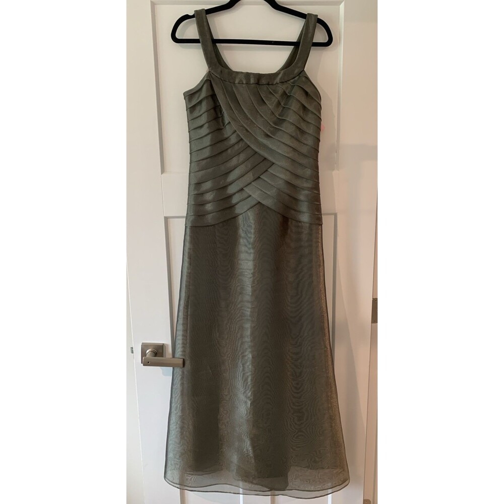 Alex Evenings Formal Long Evening Dress, Maxi Size 6 Sage Green, With Shawl.